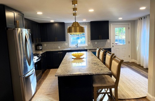 Frazer House | Adorable 2 story 4-bedroom new construction single family w central air, WiFi