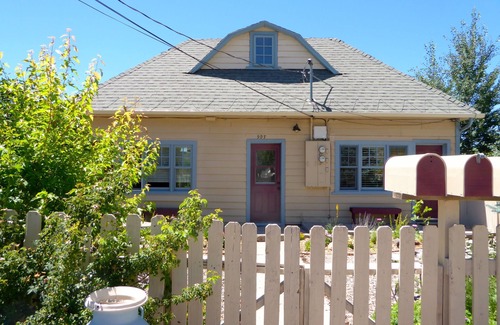 Flagstaff Apartment | Adorable & Affordable Historic Cottage/Walk to Downtown/NAU/Groceries & Trails