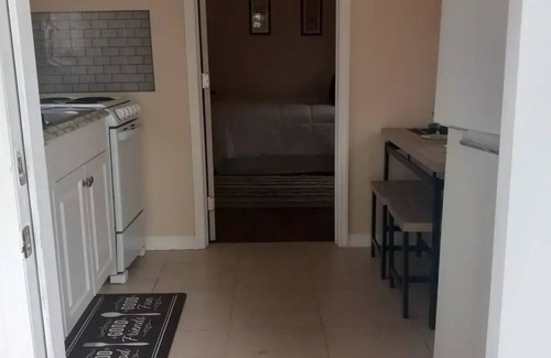 West Park Cottage | Adorable and Cozy Guesthouse.nTake it easy at this unique and tranquil getaway.