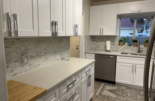 Deerfield Beach Cottage | Adorable Cottage Steps From The Beach! Sleeps Up To 8, FAMILY AND PET FRIENDLY