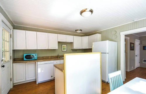 Old Evergreen Highway Cottage | Adorable cottage among trees close to everything