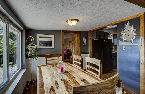 Dandridge House | Adorable Cottage with lake view.