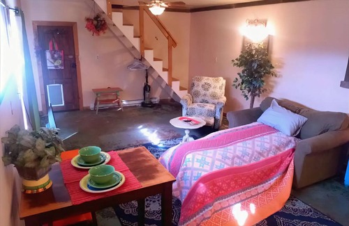 Canoncito Apartment | Adorable County Getaway Studio, all-inclusive