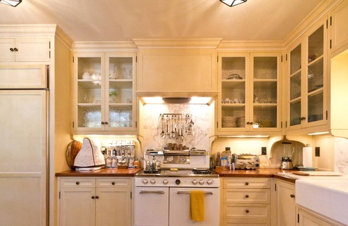 Oak Park Cottage | Adorable French Tudor Cottage Home. Walk to State Street! Blocks from Theater!
