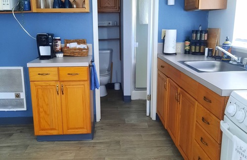 Parkwood Cottage | Adorable Garden Cottage with Hot Tub