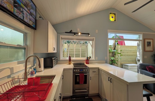 Key West Historic District Apartment | Adorable gated loft studio two blocks from Duval in Old Town - Location Location