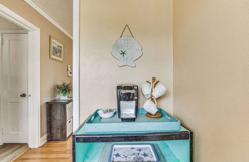 Navy Point House | Adorable Navy Point Cottage - Pet Friendly - Conveniently Located - Watch The Blue Angels Practice
