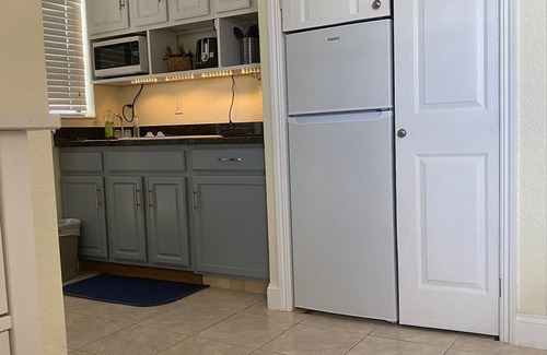 North Redington Beach Condo | Adorable Studio with Gulf Views and Easy Access to the Beach!