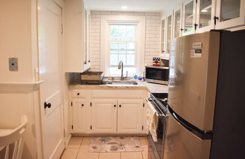 West Dennis House | Adorable two bedroom sleeping 6 in West Dennis, .6 miles to the beach!