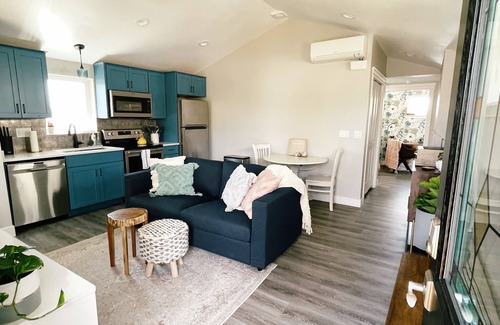 Sunnyside House | Adorable Two-Bedroom Carriage House with Patio