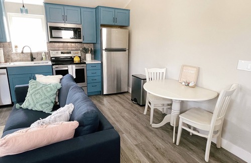 Sunnyside House | Adorable Two-Bedroom Carriage House with Patio