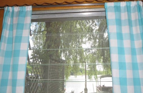 Smyrna House | Adorable vintage flamingo camper