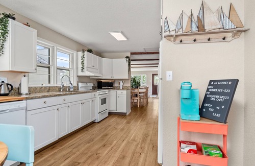 Syracuse House | Adorable Wawasee Cottage in Oakwood Park