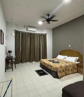 Kampung Pantai Batu Hitam House | Adrabayu's Homestay