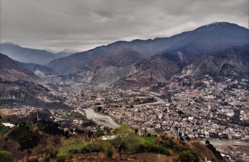 Muzaffarabad Apartment | Adults Only! Kashmir Eagle Heights Cottage & Restaurant by LMC