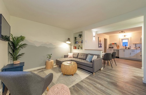 Golden House | Adventure Hub | Downtown Modern Suite | West