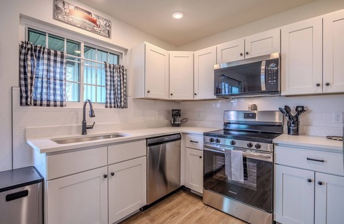 Lebanon Cabin | Adventure on Historic Route 66! Brand new renovation!