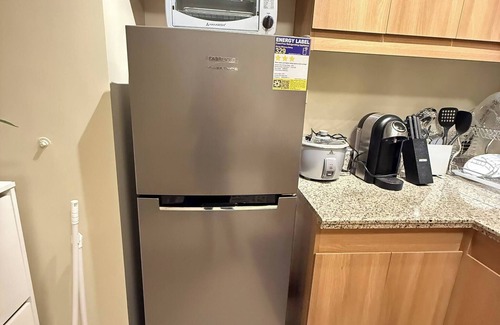 Kapitolyo Condo | Aesthetic Cozy Apartment Condo With Pool Balcony & Deck