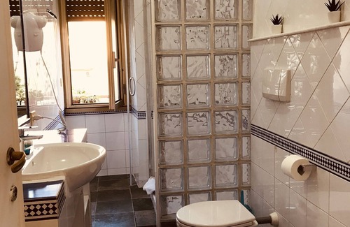 Cinecitta House | Affittacamere Dianir