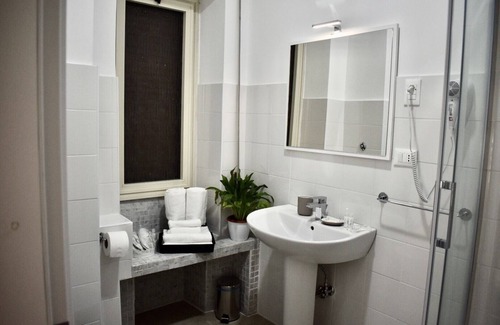 Cinecitta House | Affittacamere Dianir