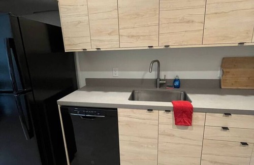 Downtown Des Moines Apartment | Affordable Classy Studio in Downtown Des Moines!