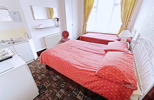 Cleethorpes Hotel | Affordable & comfortable Guest House by Sea Room 2
