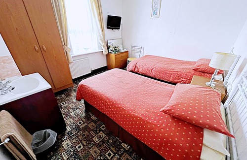 Cleethorpes Hotel | Affordable & Comfortable Guest House Room 6