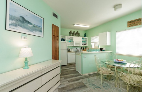 Corpus Christi Condo | Affordable condo.Sleeps 4-Pool. Walk to beach! 2nd Floor. Various discounts.