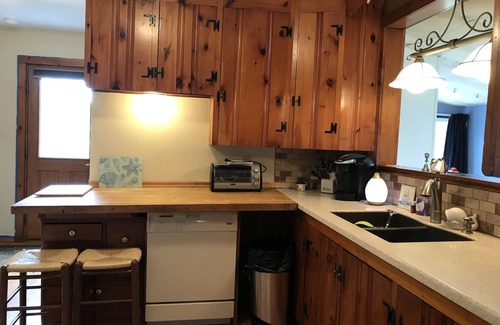 Plymouth House | Affordable Dog Friendly Beach Cottage quick walk to the Beach