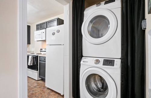 Newport News House | Affordable Newport News. Sleeps 6, easy Shipyard access
