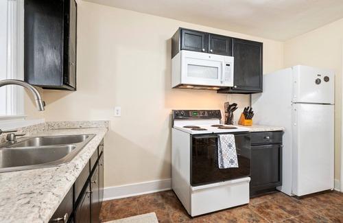 Newport News House | Affordable Newport News. Sleeps 6, easy Shipyard access