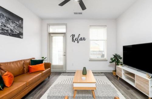 Whitestown Apartment | Affordable Private Room