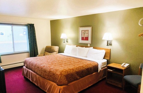 Staples Hotel | Affordable Room w/Private Bathroom & Complimentary Breakfast – Pet Friendly