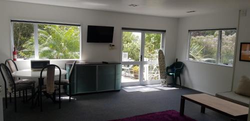 Whangarei Ski Chalet | Affordable, Spacious, Bright, Warm, Unit in Central Whangarei