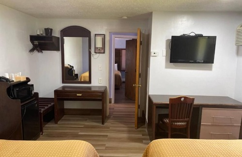 North Tonawanda Hotel | Affordable Suite for Family in Scottish Inns, Minutes from Niagara Falls Park