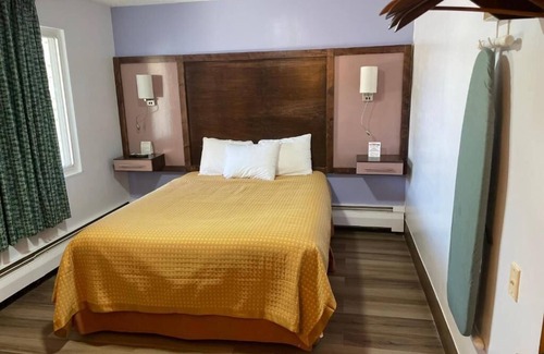 North Tonawanda Hotel | Affordable Suite for Family in Scottish Inns, Minutes from Niagara Falls Park