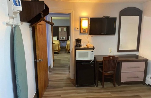 North Tonawanda Hotel | Affordable Suite for Family in Scottish Inns, Minutes from Niagara Falls Park