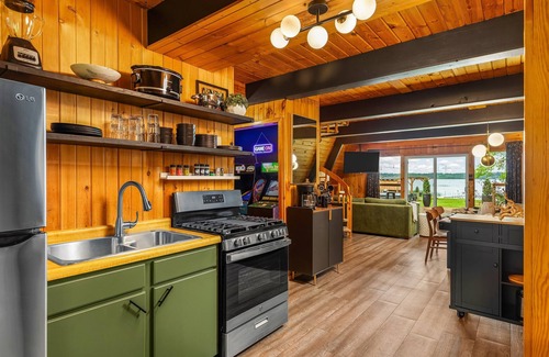Grand Rapids House | Aframe on Bass Lake~ Hot Tub, Sauna & Sunsets!