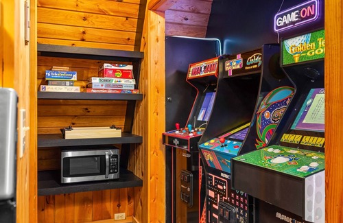 Grand Rapids House | Aframe on Bass Lake~ Hot Tub, Sauna & Sunsets!