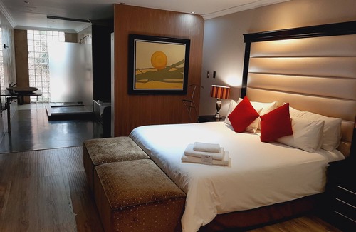 Kempton Park House | African Moon Corporate House