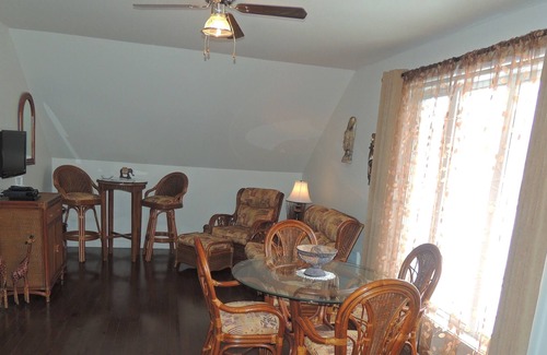 Larouche Bed & Breakfast | African Room