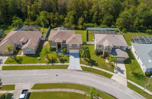 Crescent Lakes House | Afternoon Delight - 6BR Villa with Private Pool and Backyard