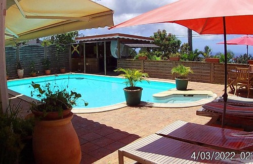 Saint-Claude House | Agréable chambre d'hôtes, SDB, piscine, carbet cuisine.