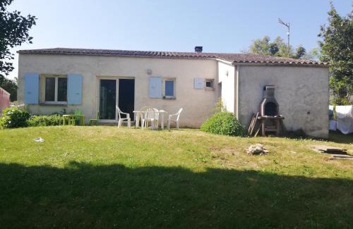 Le Chateau-d'Oleron House | Agréable maison calme avec terrasse, jardin et vue sur verger