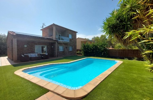 Pals Villa | Agradable Casa en Pals con Piscina