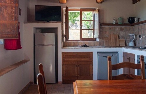 Montelovesco House | Agriturismo Il Poggio, two houses sharing a pool, Casa Rosa