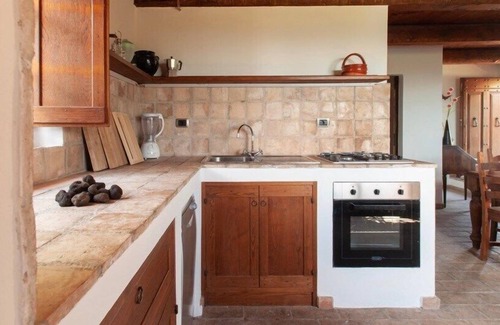 Montelovesco House | Agriturismo Il Poggio, two houses sharing a pool, Casa Rosa