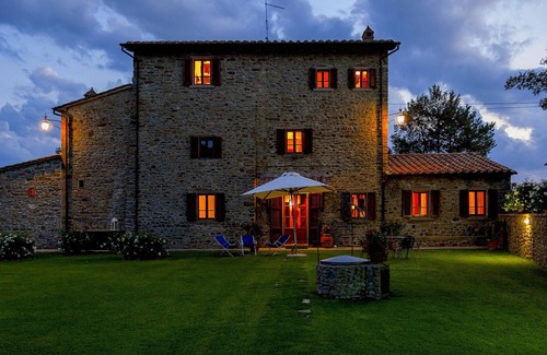 Montalla Villa | Agriturismo near Cortona with Spacious Garden & Swimming Pool