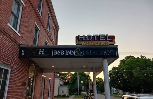 Wabasha Hotel | AH #12 · AH #12 -Full bed w/private bath.