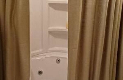 Wabasha Hotel | AH #18 · AH #18 King/Jacuzzi Suite/Fridge/Micro
